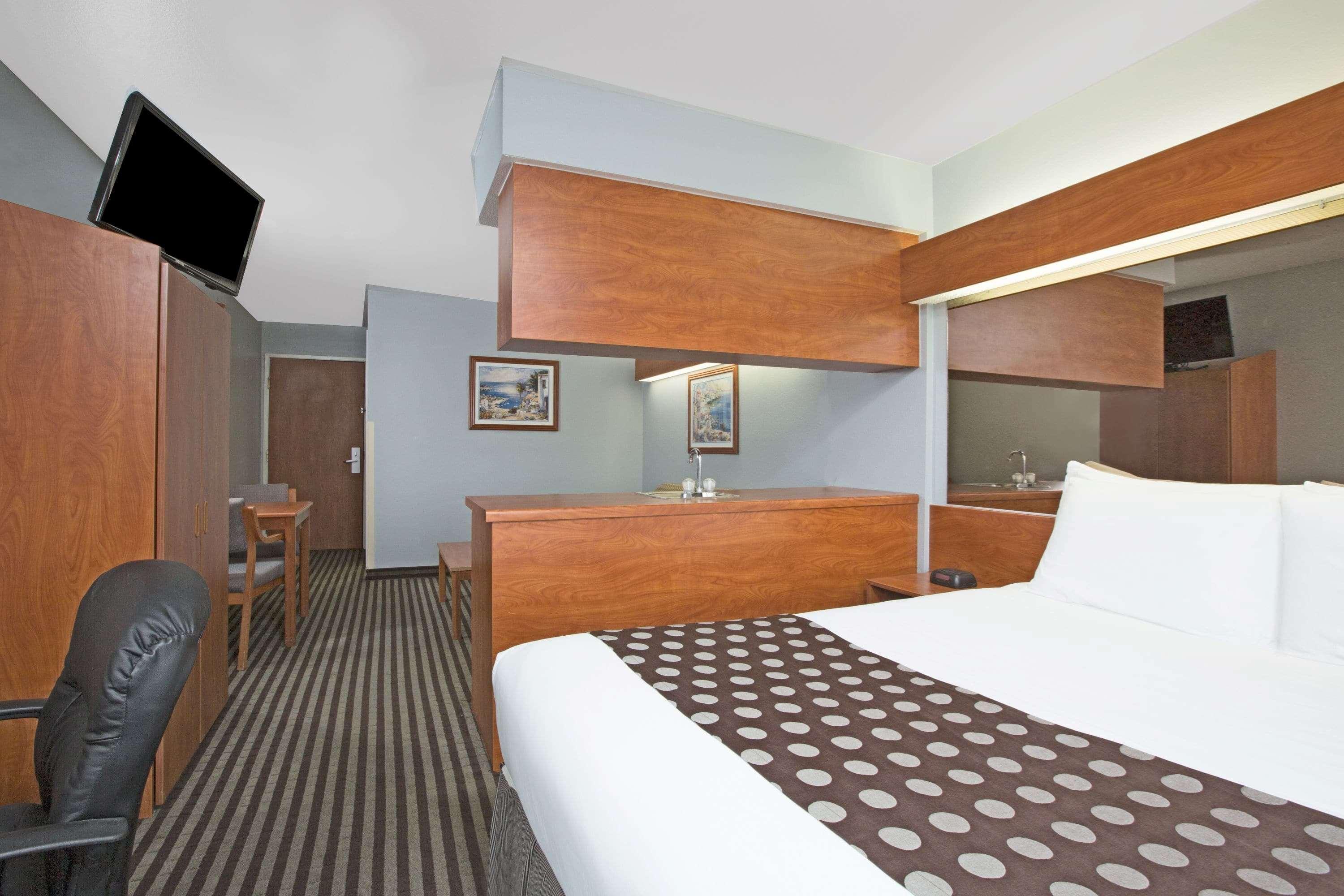 Microtel Inn & Suites By Wyndham Garland/Dallas Экстерьер фото