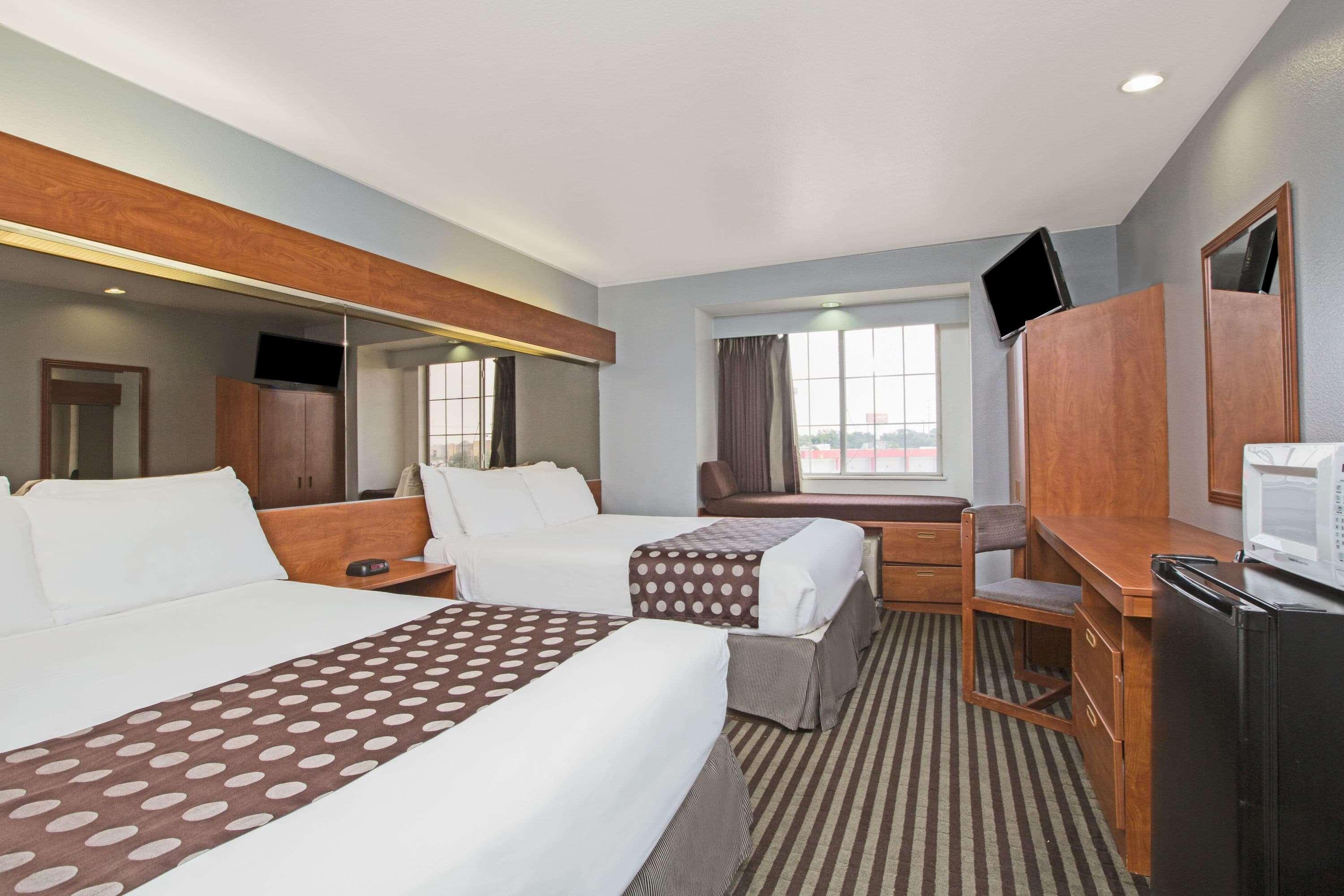 Microtel Inn & Suites By Wyndham Garland/Dallas Экстерьер фото